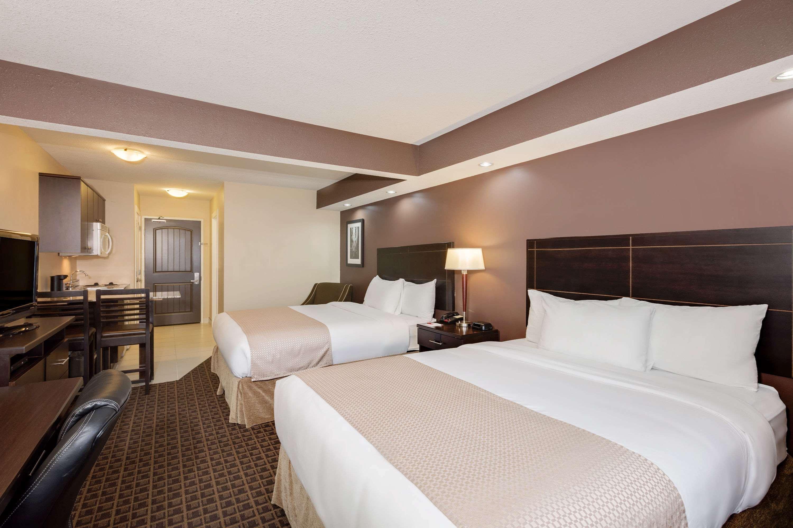 Ramada By Wyndham Cold Lake Bagian luar foto