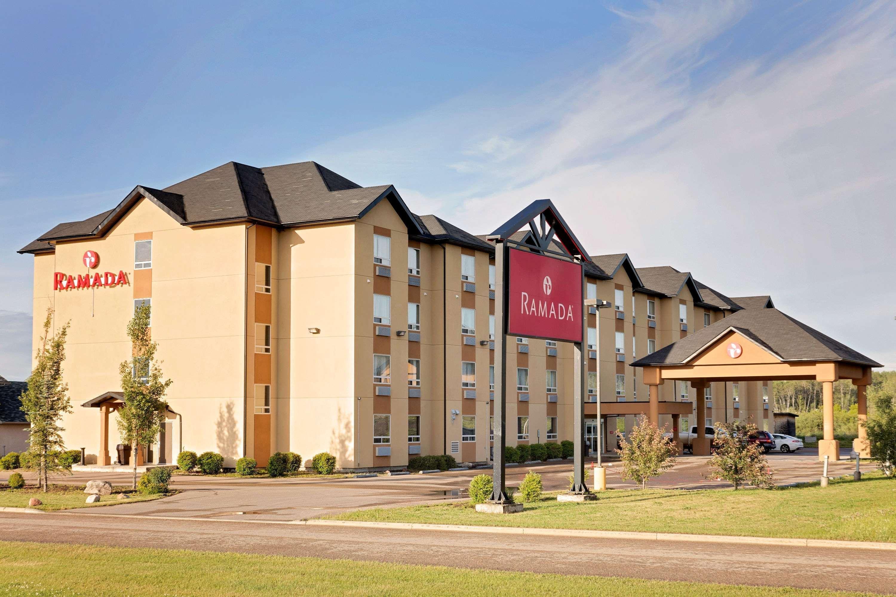 Ramada By Wyndham Cold Lake Bagian luar foto