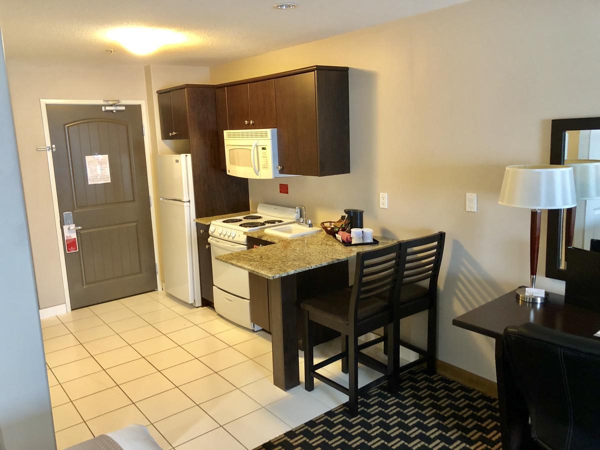 Ramada By Wyndham Cold Lake Bagian luar foto