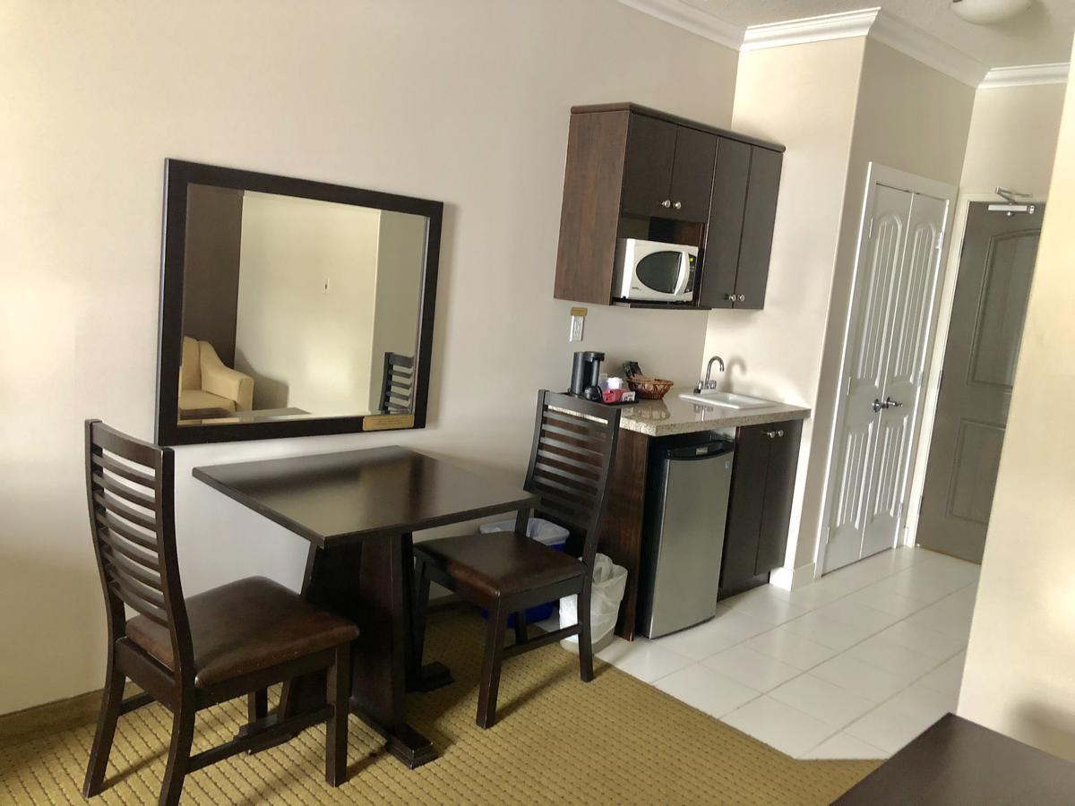 Ramada By Wyndham Cold Lake Bagian luar foto