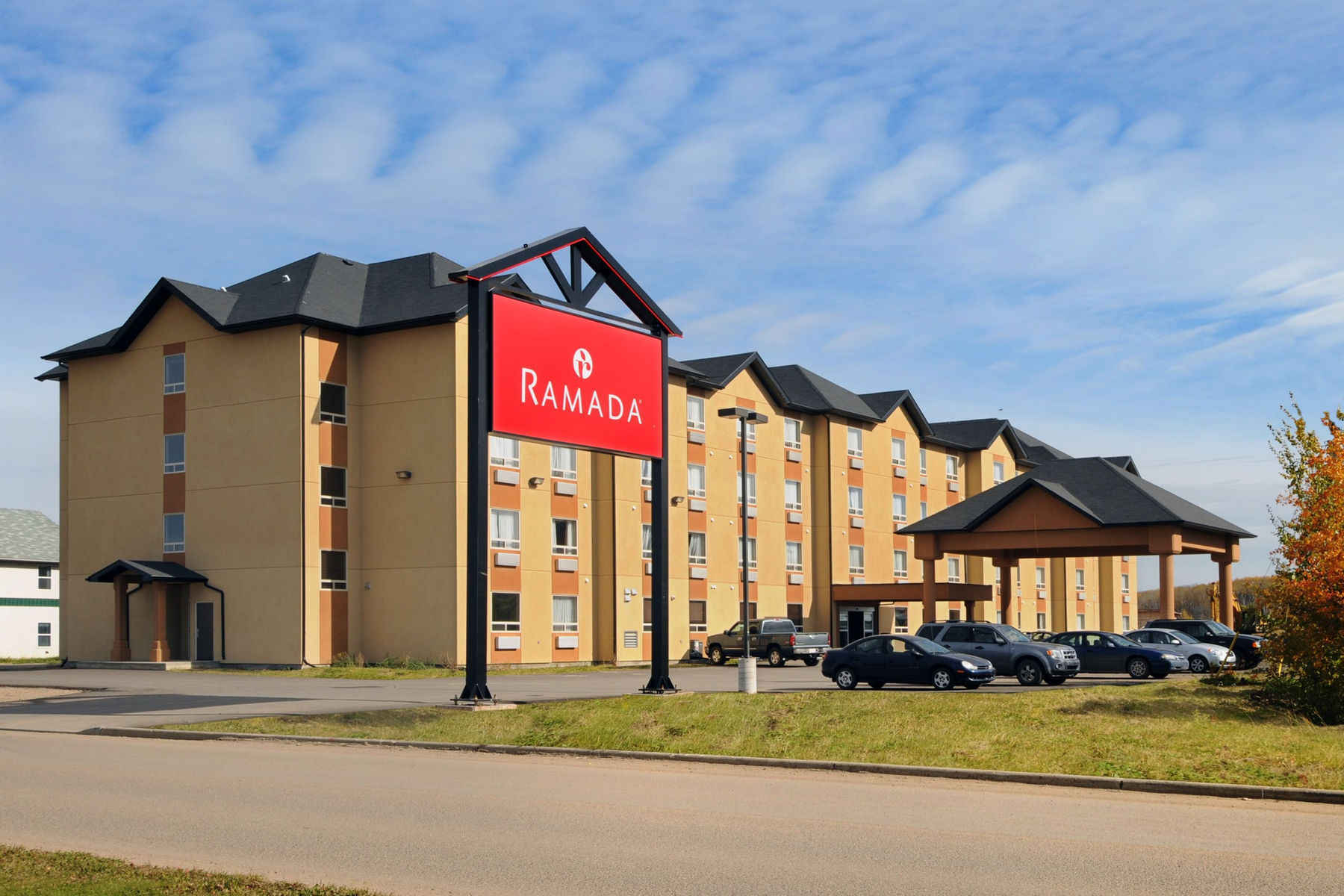 Ramada By Wyndham Cold Lake Bagian luar foto