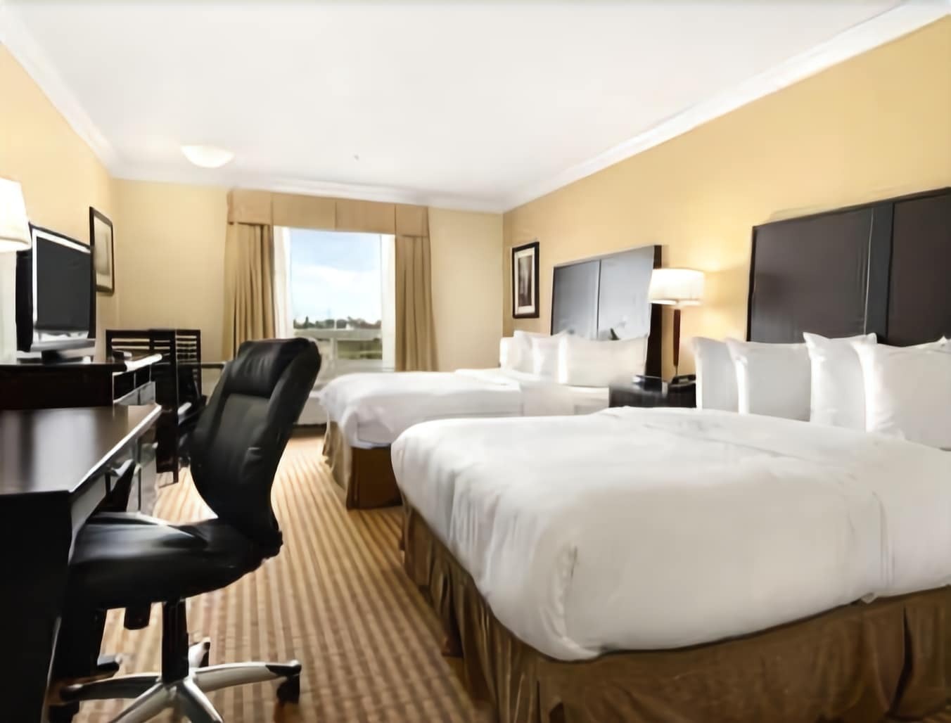 Ramada By Wyndham Cold Lake Bagian luar foto