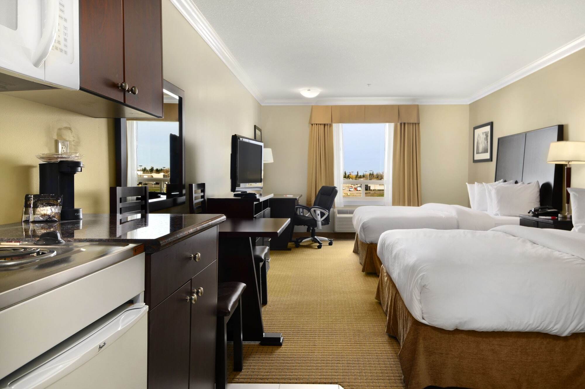 Ramada By Wyndham Cold Lake Bagian luar foto