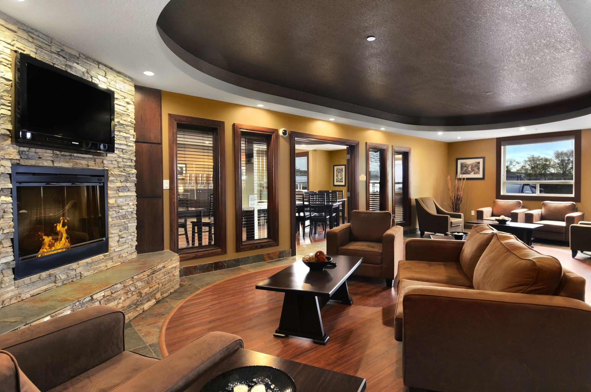 Ramada By Wyndham Cold Lake Bagian luar foto