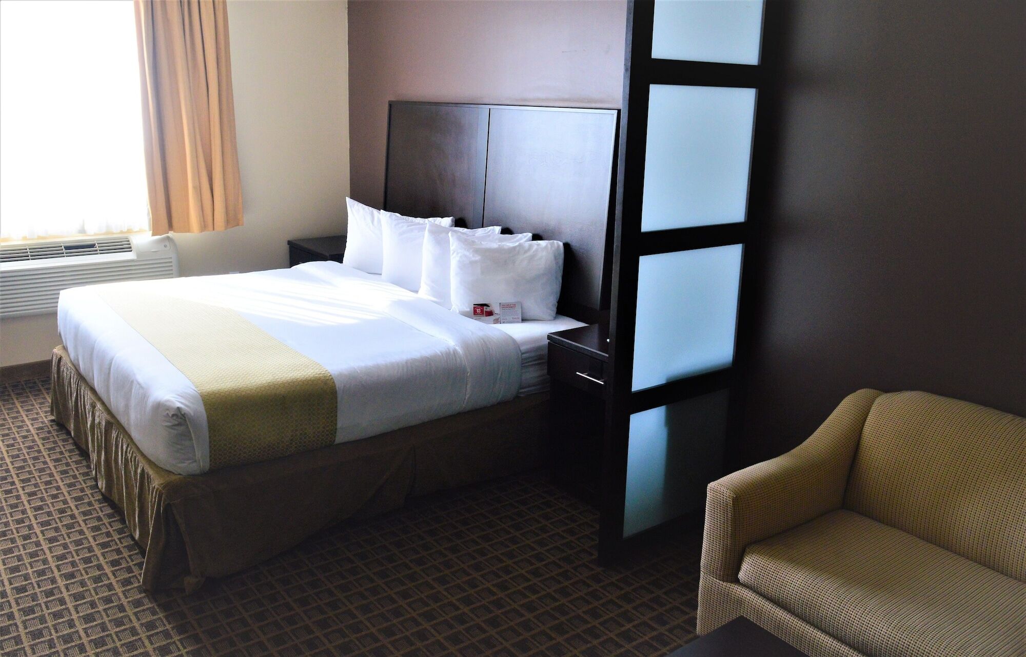 Ramada By Wyndham Cold Lake Bagian luar foto