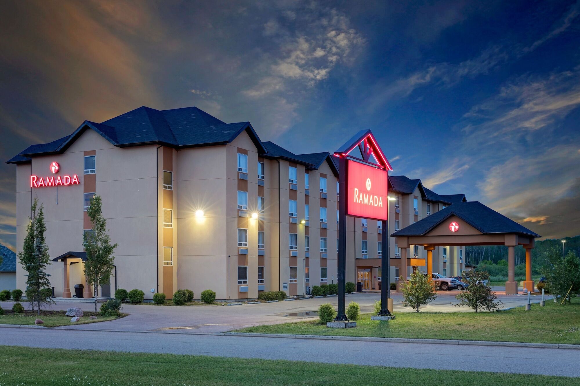 Ramada By Wyndham Cold Lake Bagian luar foto