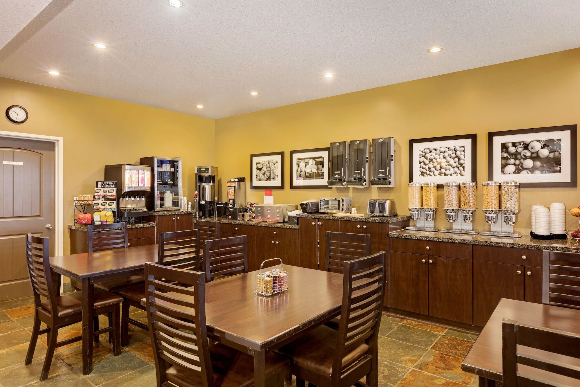Ramada By Wyndham Cold Lake Bagian luar foto