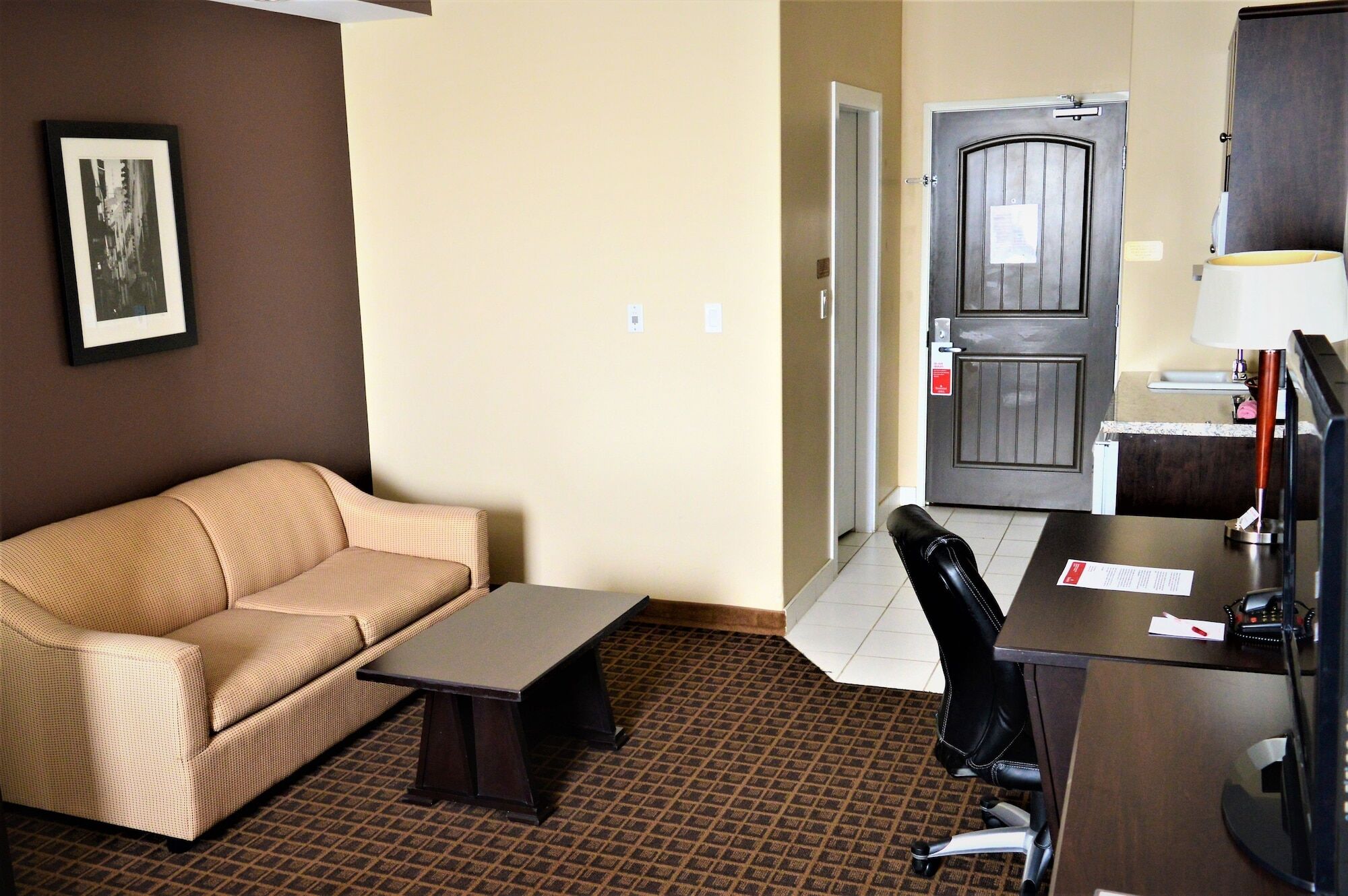 Ramada By Wyndham Cold Lake Bagian luar foto