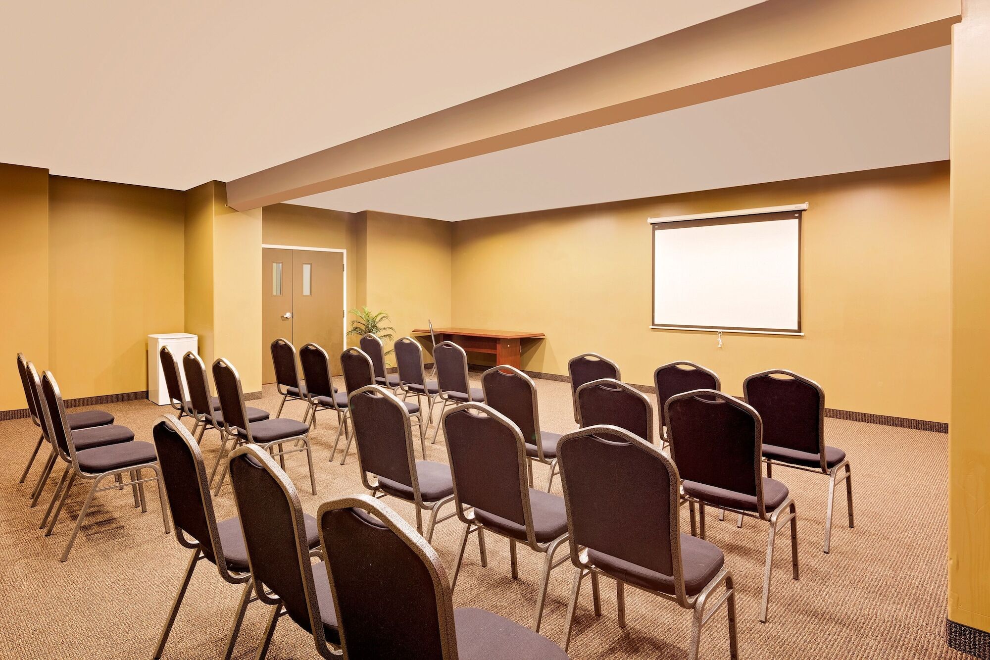 Ramada By Wyndham Cold Lake Bagian luar foto