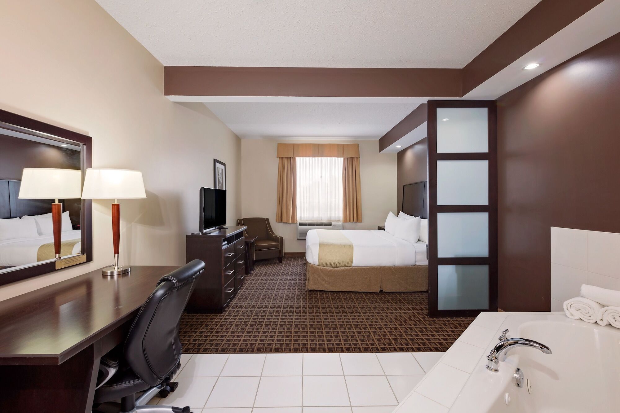 Ramada By Wyndham Cold Lake Bagian luar foto