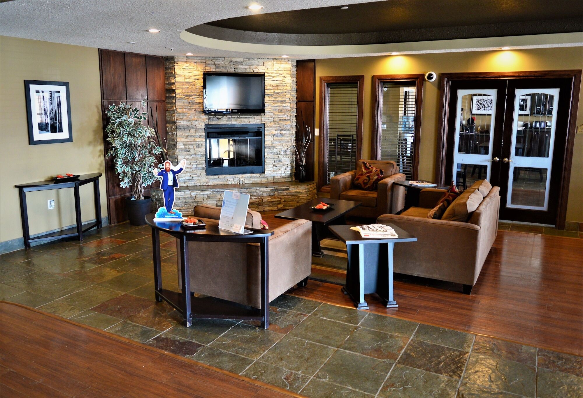 Ramada By Wyndham Cold Lake Bagian luar foto