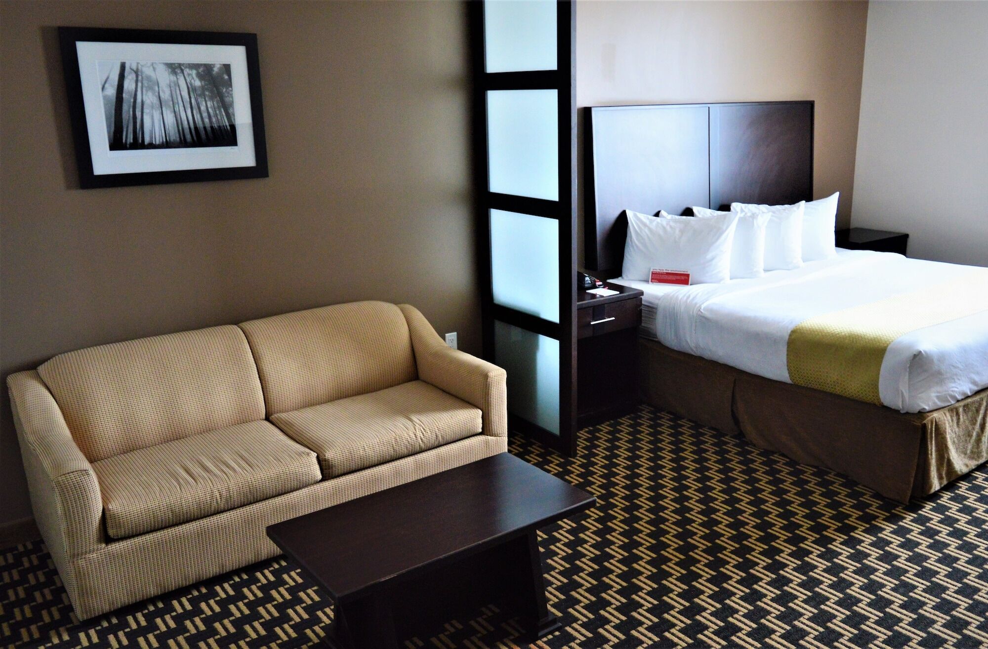 Ramada By Wyndham Cold Lake Bagian luar foto