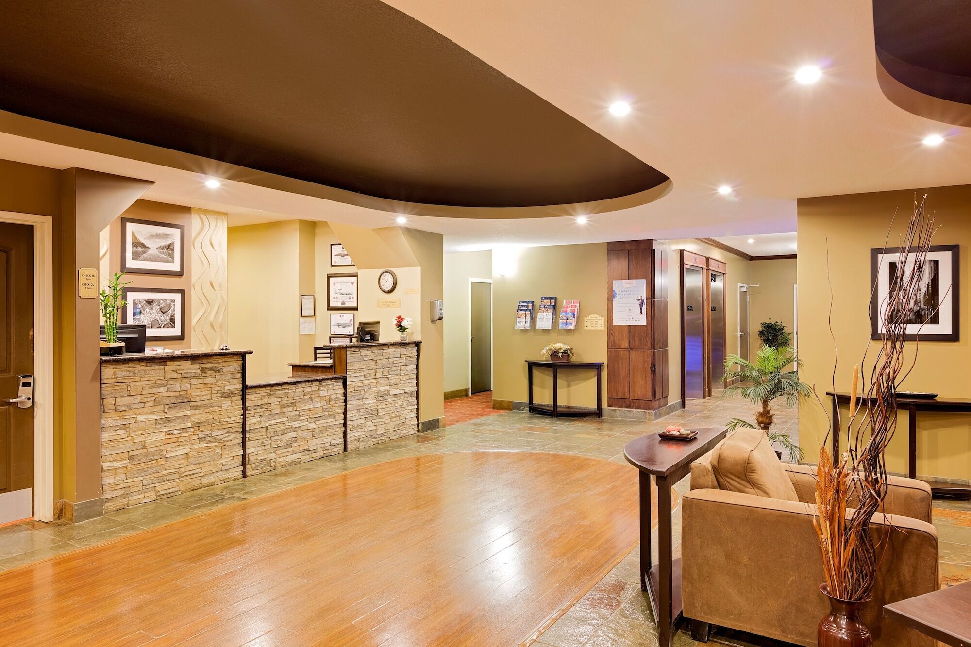 Ramada By Wyndham Cold Lake Bagian luar foto